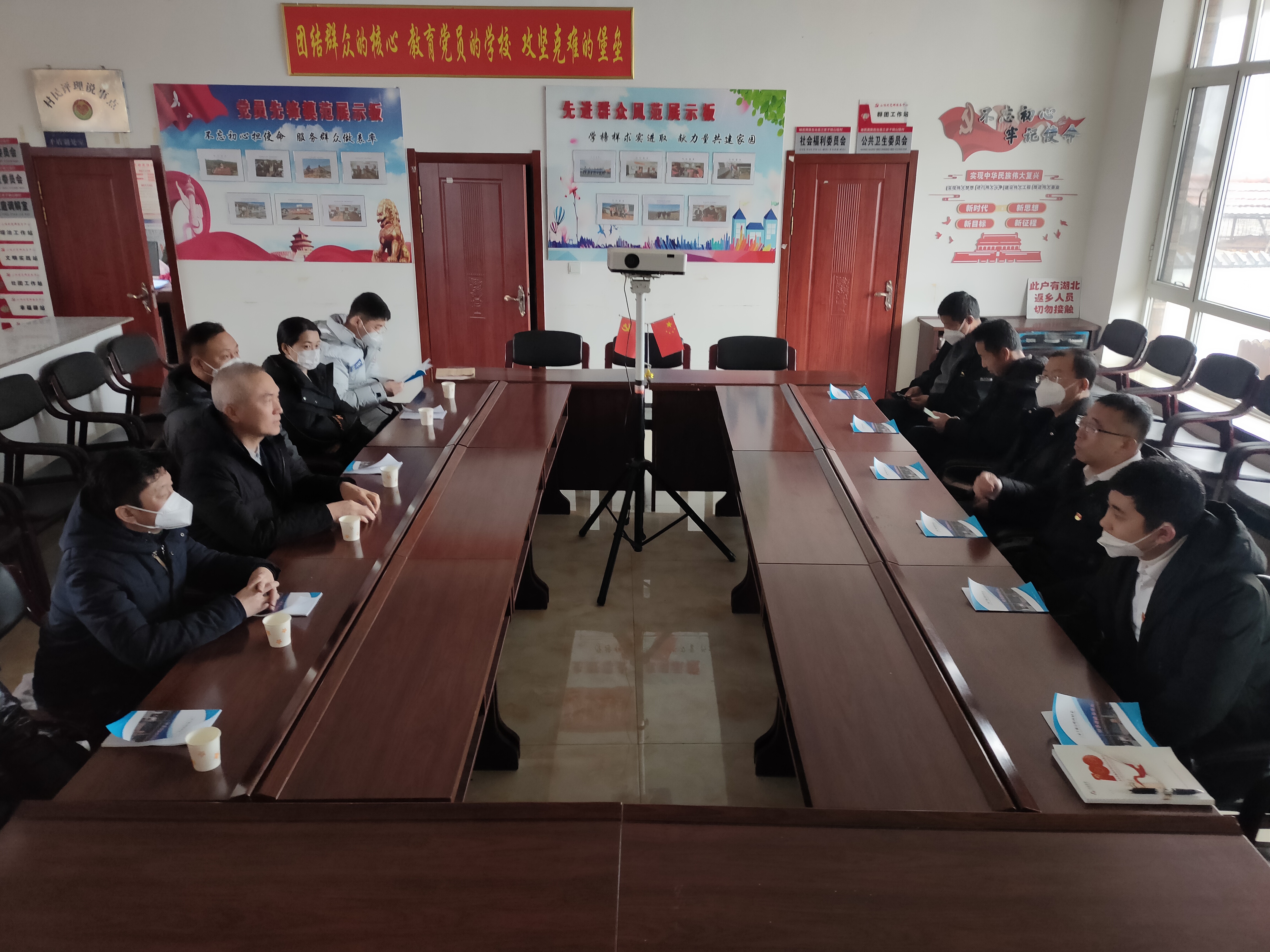 踐行國企責任，迎新春送溫暖——鞍勤集團、溫泉集團、公服集團前往駐村工作隊 走訪慰問