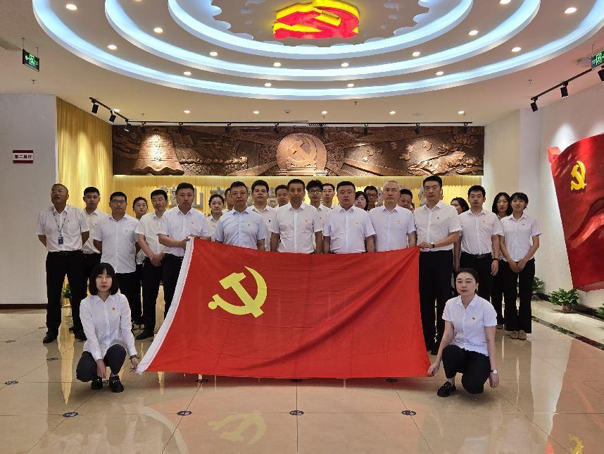 鞍勤集團(tuán)紀(jì)委組織黨員干部參觀(guān)警示教育館